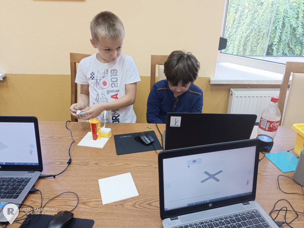 Warsztaty z robotyki i programowania w Dobryszycach