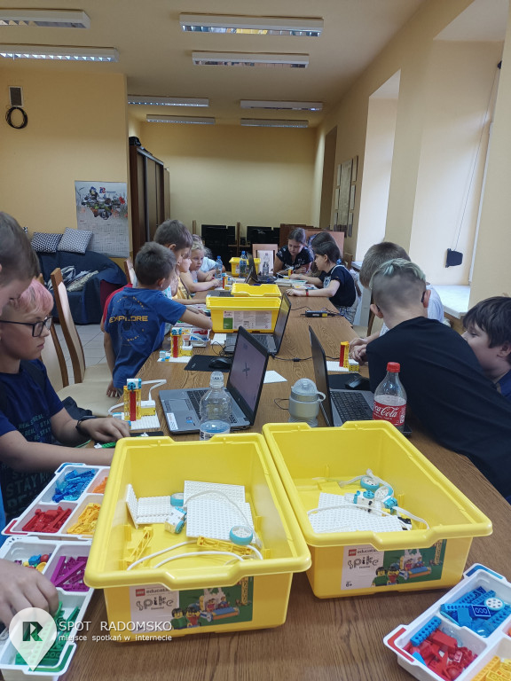 Warsztaty z robotyki i programowania w Dobryszycach