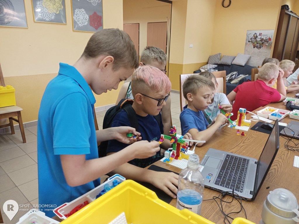 Warsztaty z robotyki i programowania w Dobryszycach