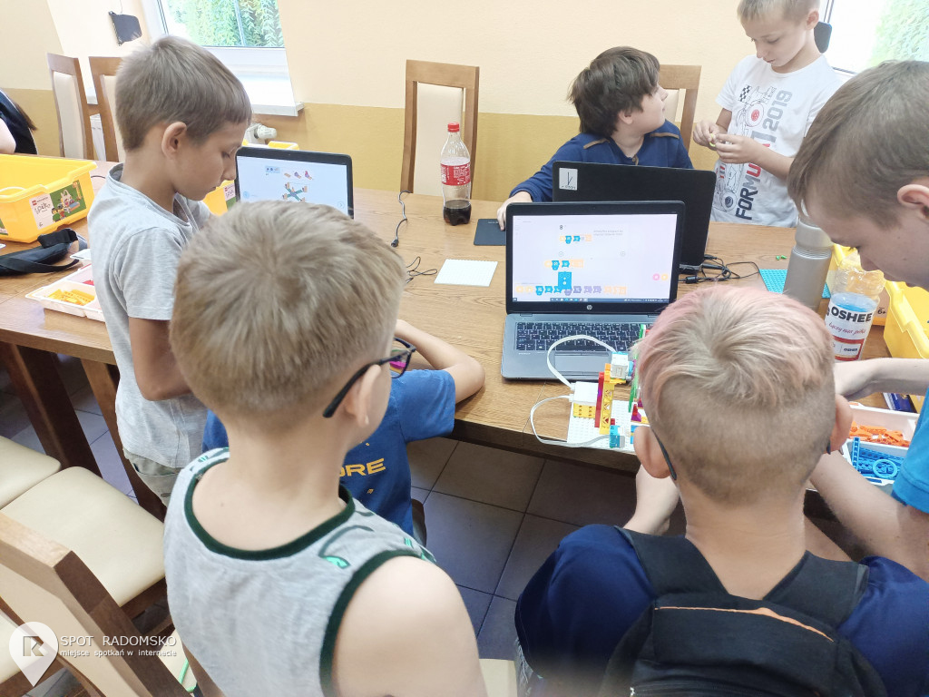 Warsztaty z robotyki i programowania w Dobryszycach