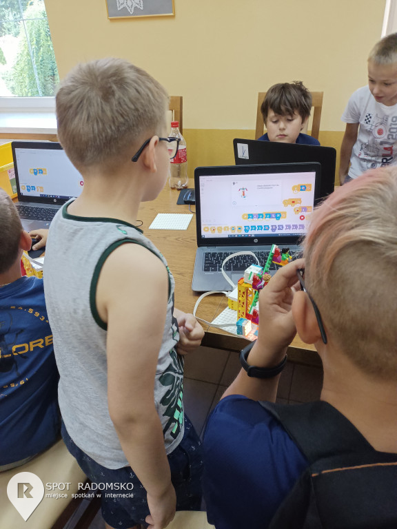Warsztaty z robotyki i programowania w Dobryszycach