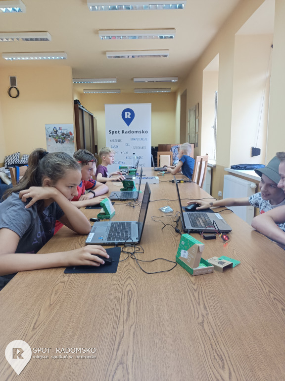 Warsztaty z robotyki i programowania w Dobryszycach