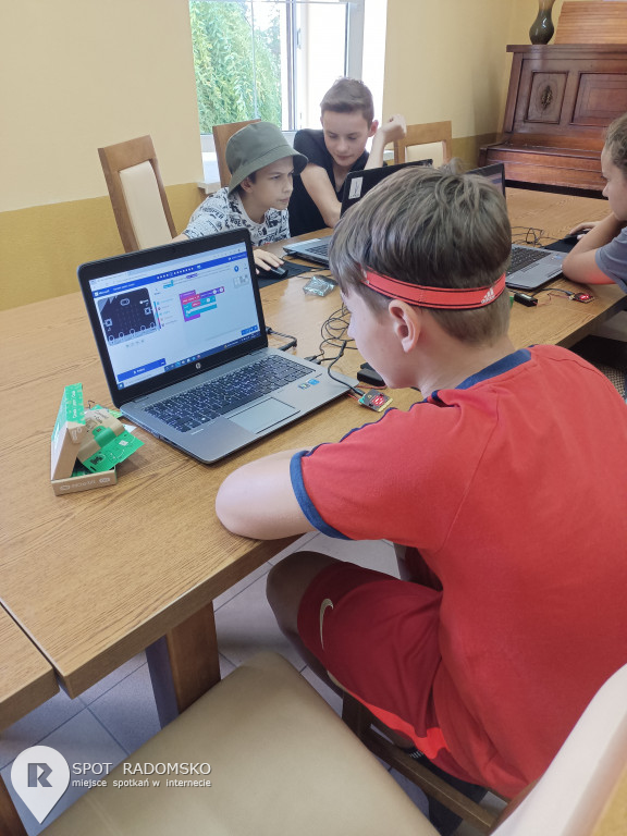 Warsztaty z robotyki i programowania w Dobryszycach