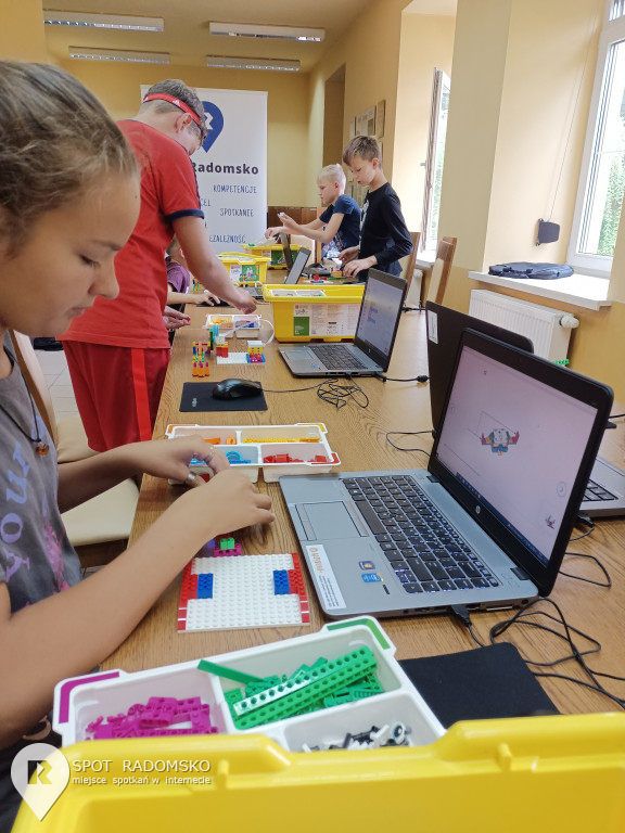 Warsztaty z robotyki i programowania w Dobryszycach