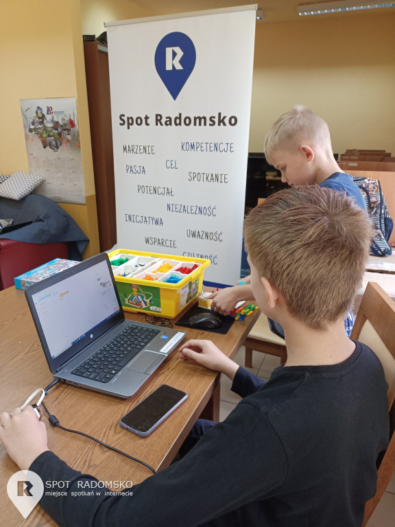 Warsztaty z robotyki i programowania w Dobryszycach