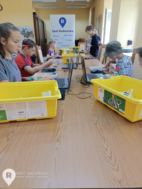 Warsztaty z robotyki i programowania w Dobryszycach