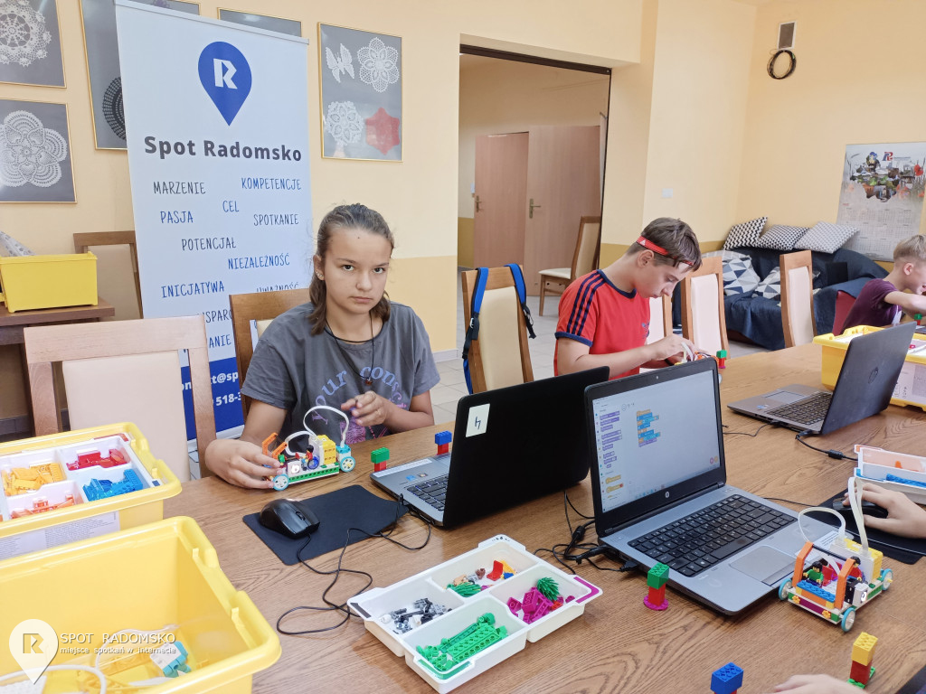 Warsztaty z robotyki i programowania w Dobryszycach