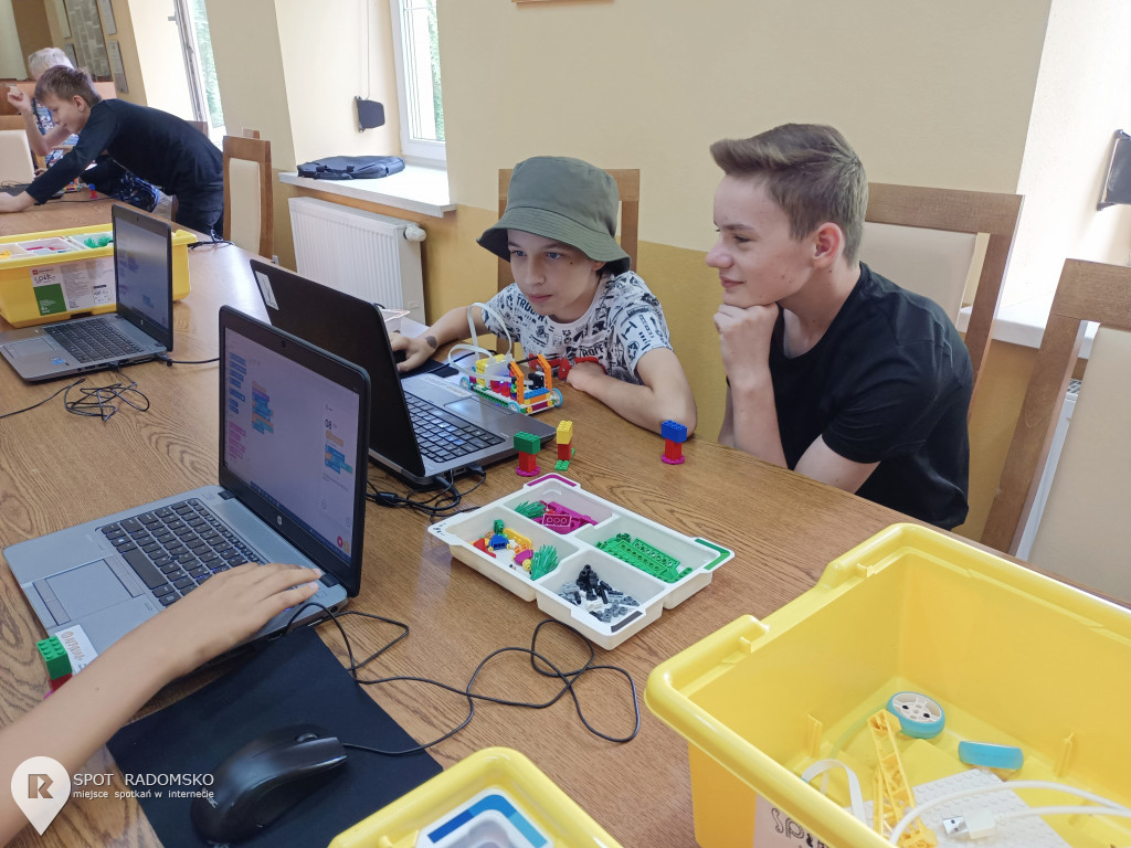 Warsztaty z robotyki i programowania w Dobryszycach