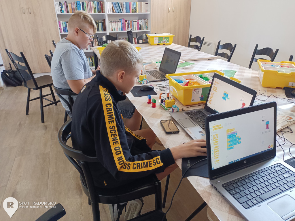 Warsztaty z robotyki i programowania w Bibliotece w Strzałkowie