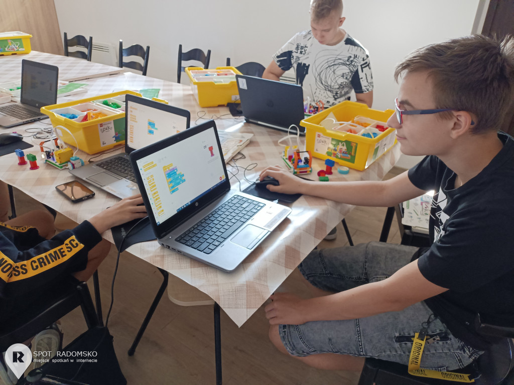 Warsztaty z robotyki i programowania w Bibliotece w Strzałkowie