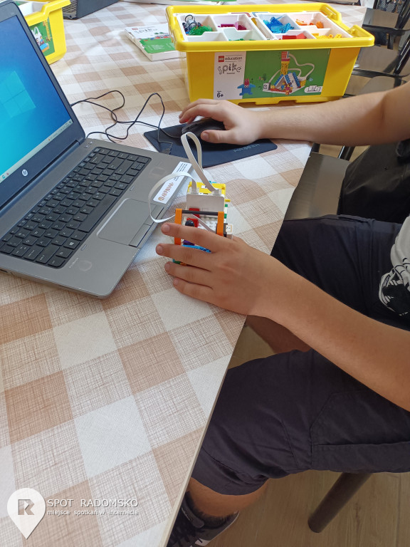 Warsztaty z robotyki i programowania w Bibliotece w Strzałkowie