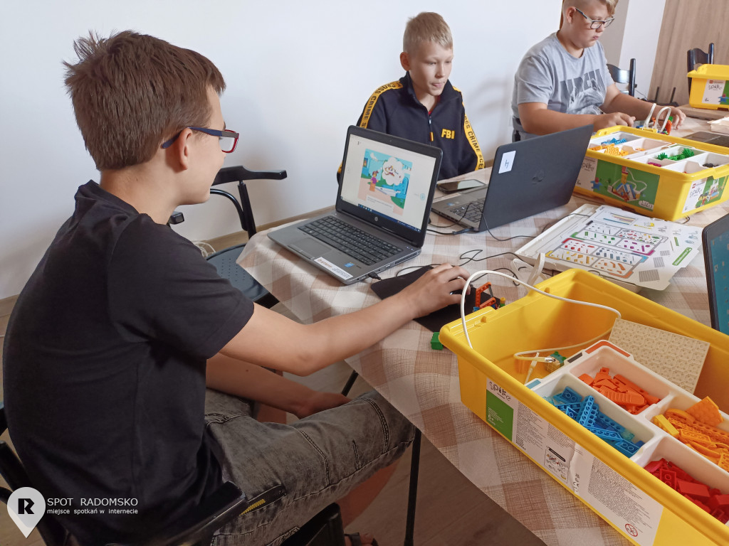 Warsztaty z robotyki i programowania w Bibliotece w Strzałkowie