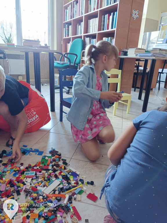 Warsztaty z robotyki i programowania w Bibliotece w Strzałkowie