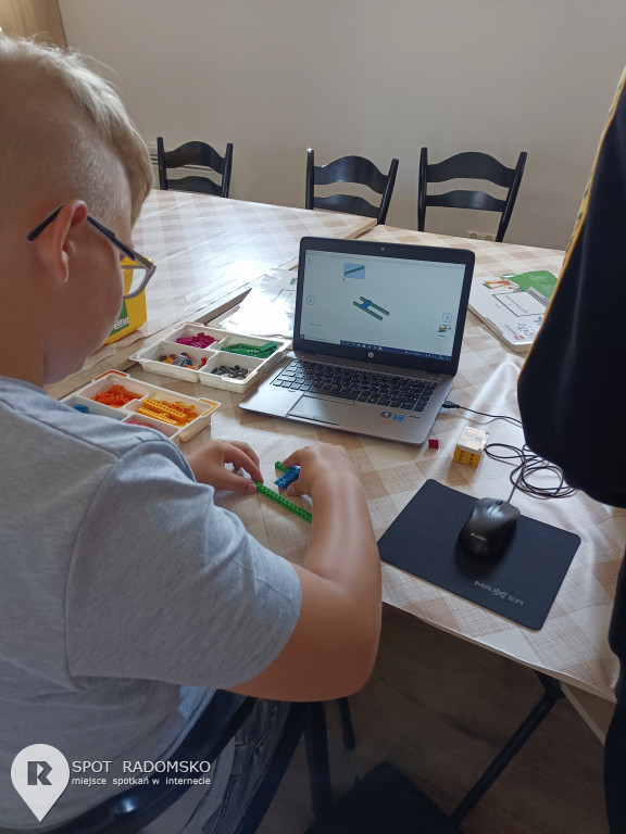 Warsztaty z robotyki i programowania w Bibliotece w Strzałkowie