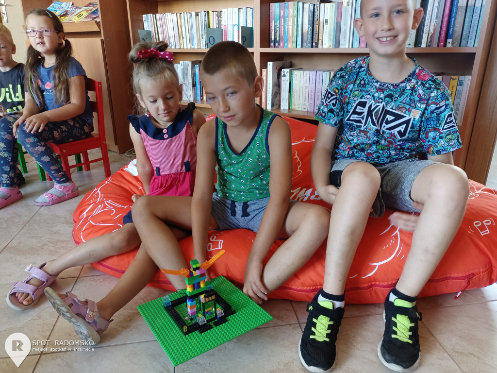 Warsztaty z robotyki i programowania w Bibliotece w Strzałkowie