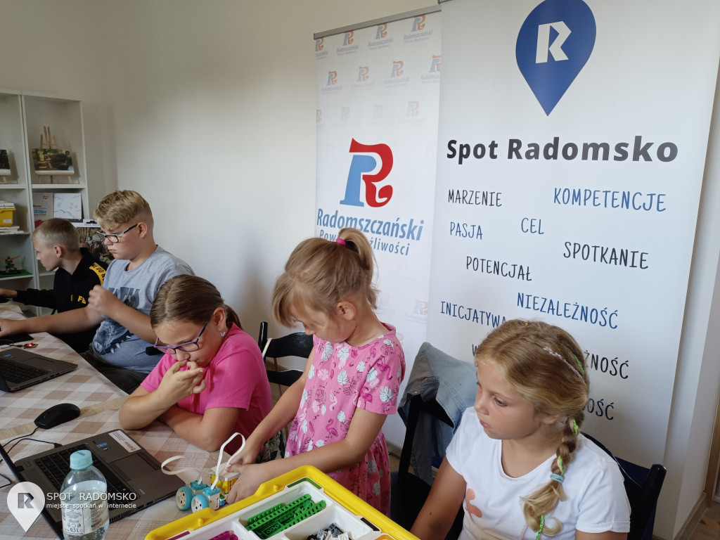 Warsztaty z robotyki i programowania w Bibliotece w Strzałkowie