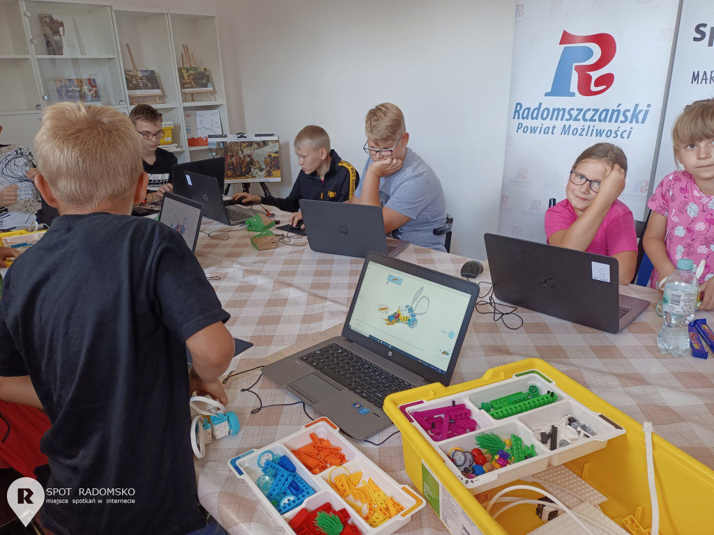 Warsztaty z robotyki i programowania w Bibliotece w Strzałkowie