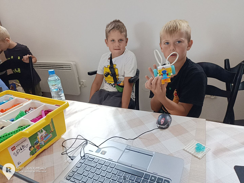 Warsztaty z robotyki i programowania w Bibliotece w Strzałkowie