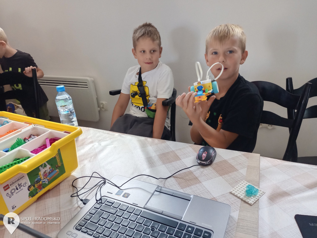 Warsztaty z robotyki i programowania w Bibliotece w Strzałkowie