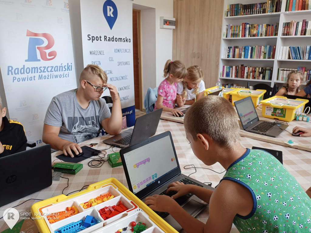 Warsztaty z robotyki i programowania w Bibliotece w Strzałkowie