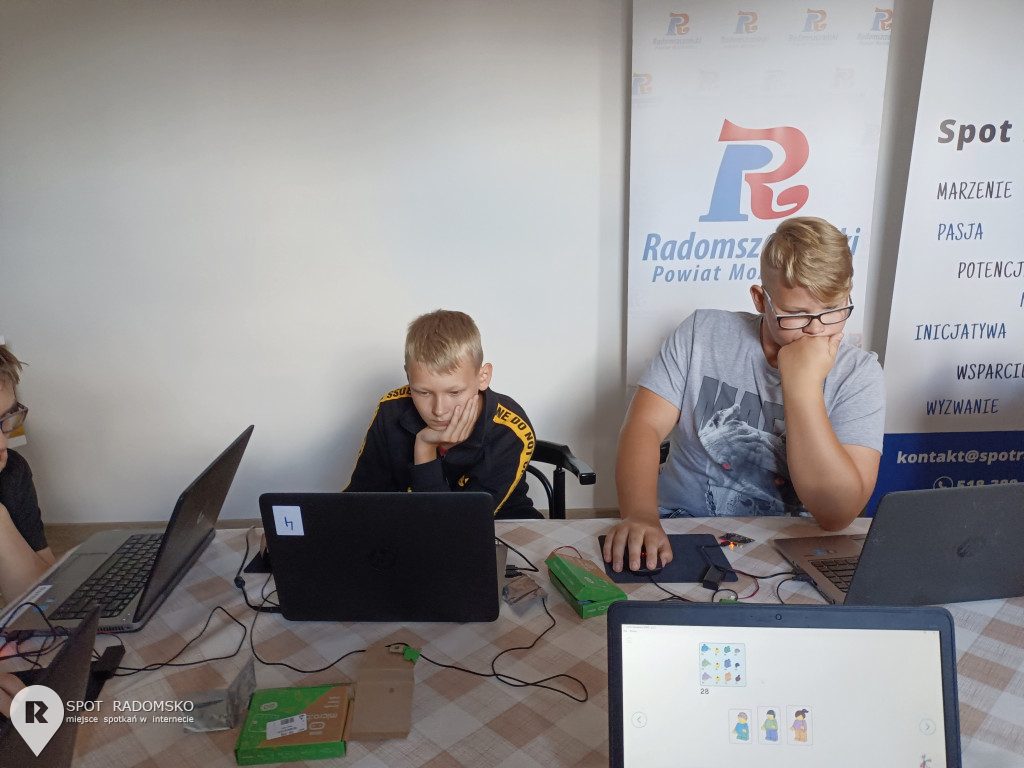 Warsztaty z robotyki i programowania w Bibliotece w Strzałkowie