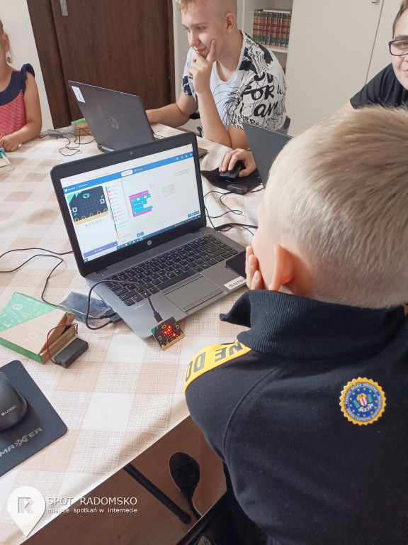 Warsztaty z robotyki i programowania w Bibliotece w Strzałkowie