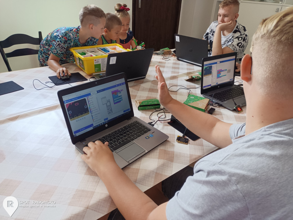Warsztaty z robotyki i programowania w Bibliotece w Strzałkowie