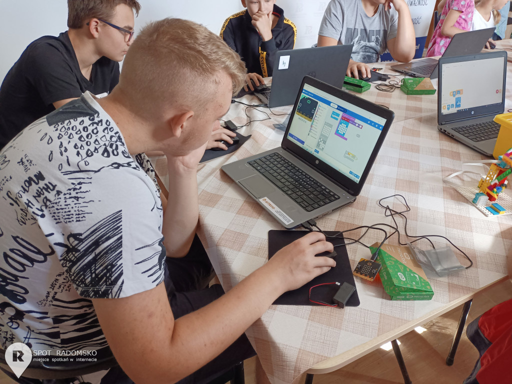 Warsztaty z robotyki i programowania w Bibliotece w Strzałkowie