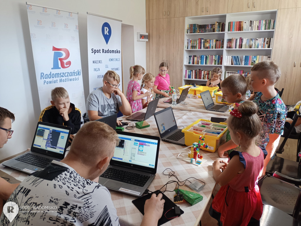 Warsztaty z robotyki i programowania w Bibliotece w Strzałkowie