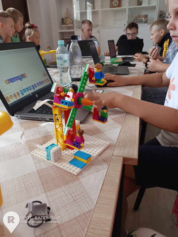 Warsztaty z robotyki i programowania w Bibliotece w Strzałkowie