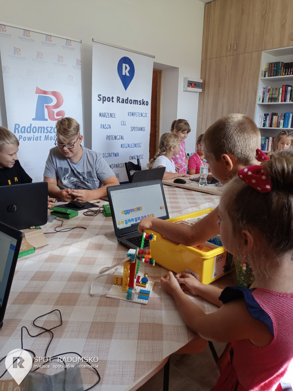 Warsztaty z robotyki i programowania w Bibliotece w Strzałkowie