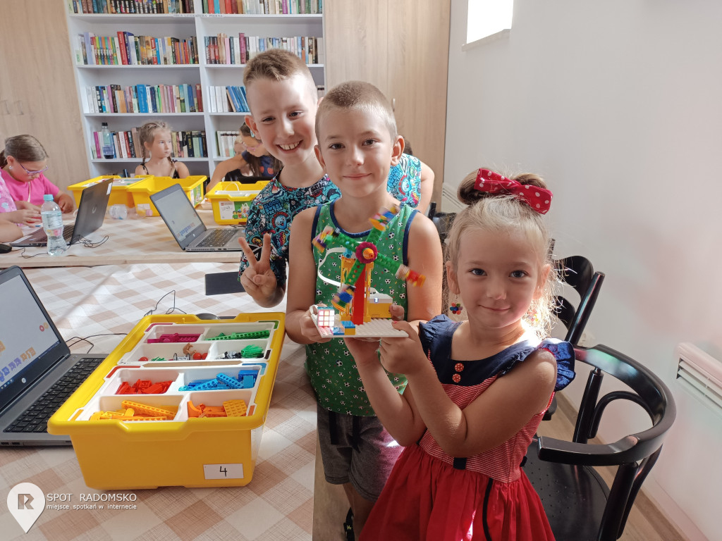 Warsztaty z robotyki i programowania w Bibliotece w Strzałkowie