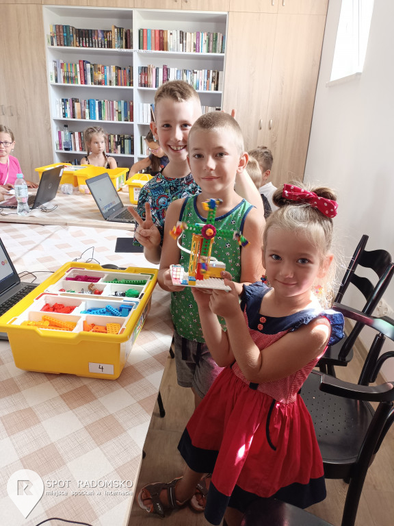 Warsztaty z robotyki i programowania w Bibliotece w Strzałkowie