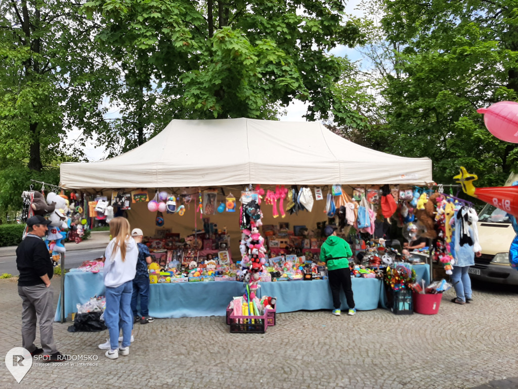 ?Foodtrucki w weekend na placu 3 Maja w Radomsku.
