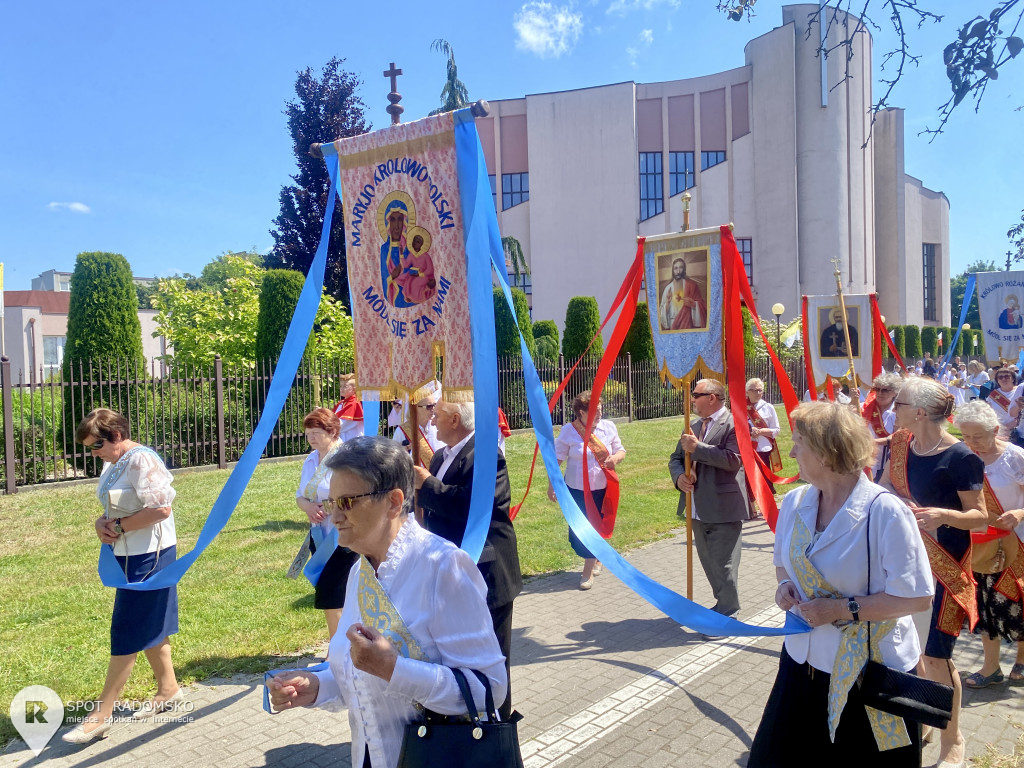 ⛪️ Procesja Bożego Ciała parafii NMP w Radomsku.