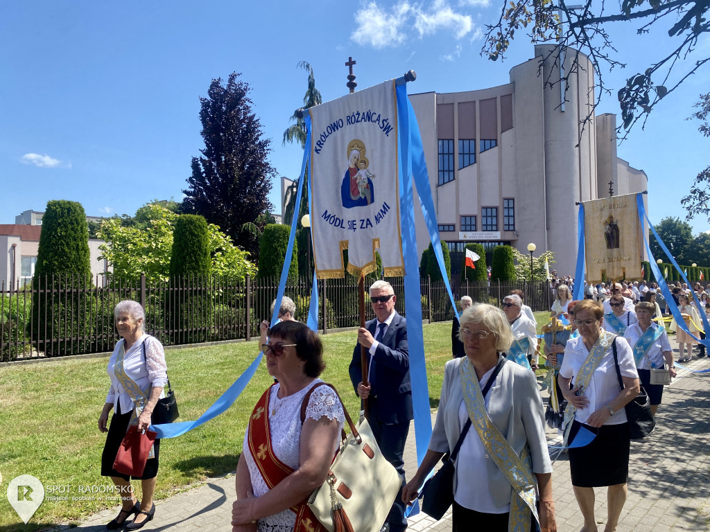 ⛪️ Procesja Bożego Ciała parafii NMP w Radomsku.