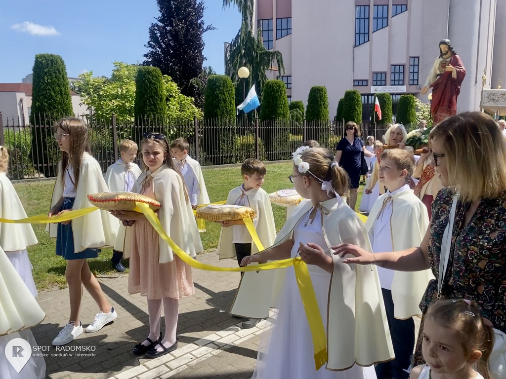 ⛪️ Procesja Bożego Ciała parafii NMP w Radomsku.