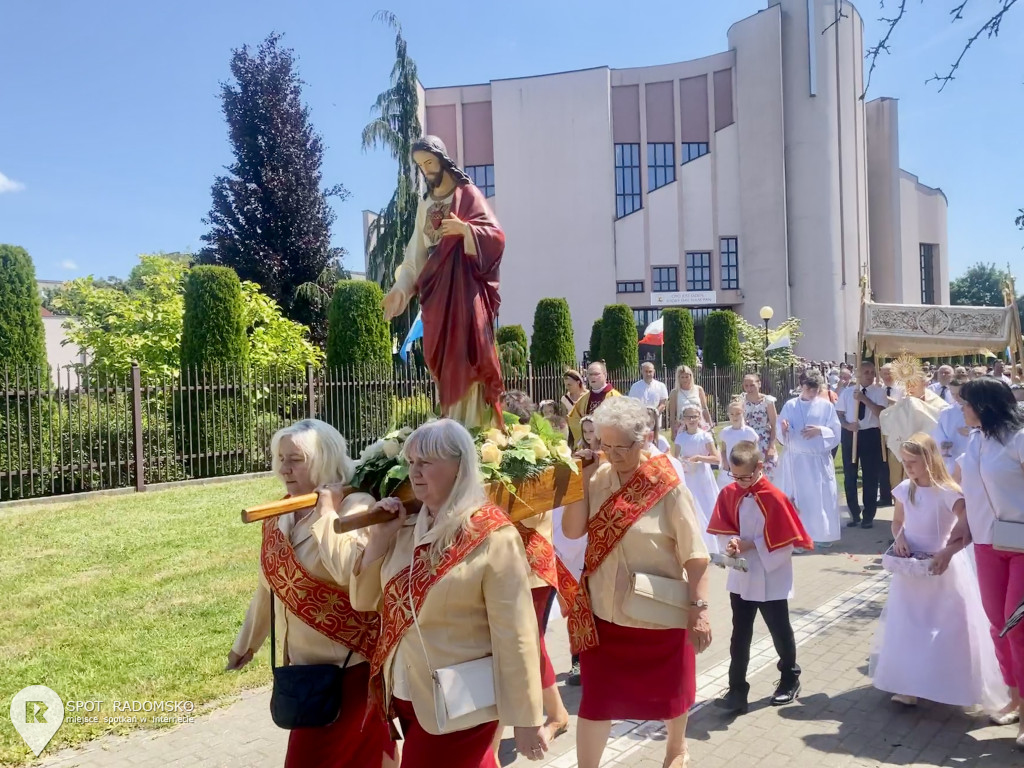 ⛪️ Procesja Bożego Ciała parafii NMP w Radomsku.