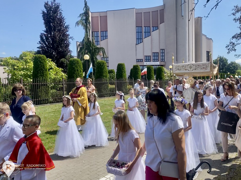 ⛪️ Procesja Bożego Ciała parafii NMP w Radomsku.