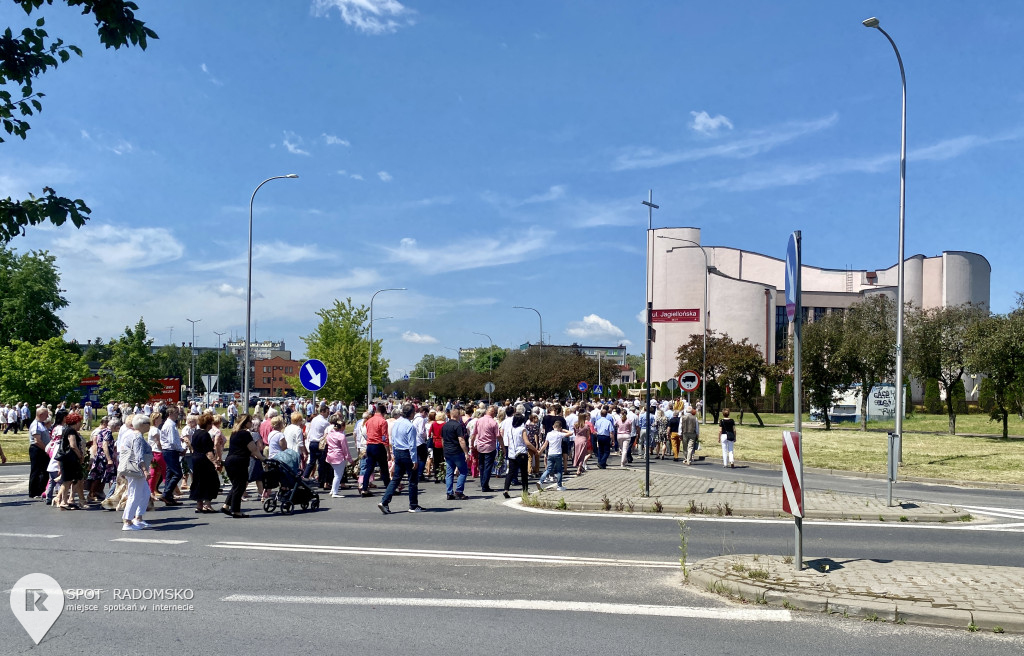 ⛪️ Procesja Bożego Ciała parafii NMP w Radomsku.