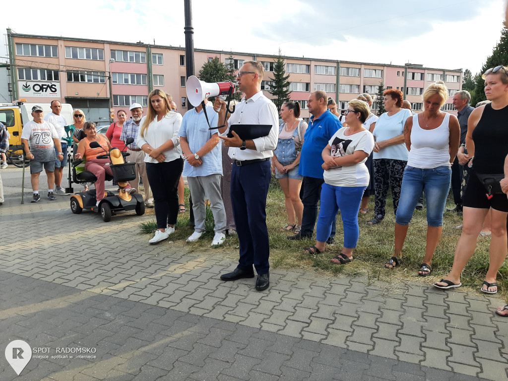 ? Protest mieszkańców Radomska przy ul. Zgoda 14