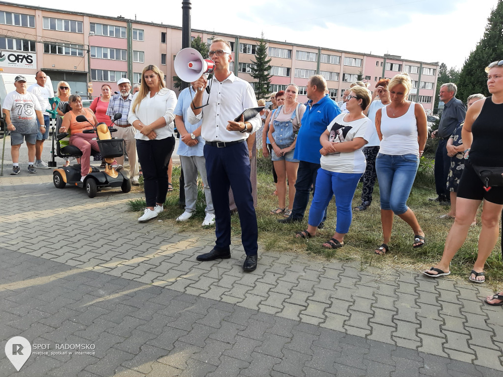 ? Protest mieszkańców Radomska przy ul. Zgoda 14