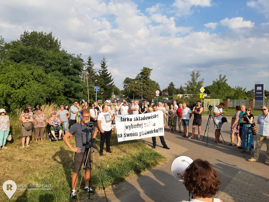 ? Protest mieszkańców Radomska przy ul. Zgoda 14