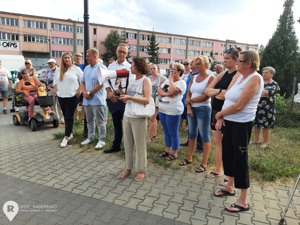 ? Protest mieszkańców Radomska przy ul. Zgoda 14