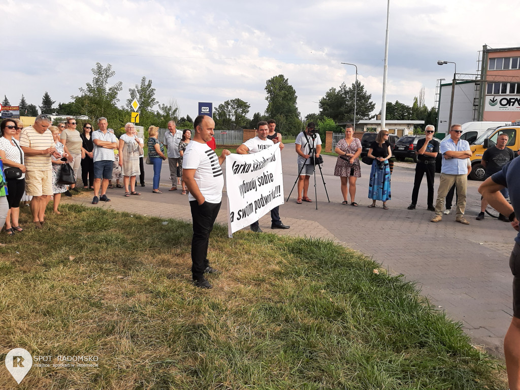 ? Protest mieszkańców Radomska przy ul. Zgoda 14