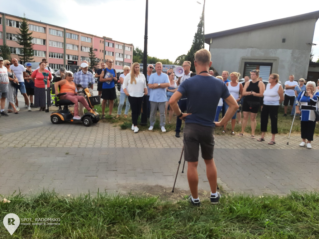 ? Protest mieszkańców Radomska przy ul. Zgoda 14