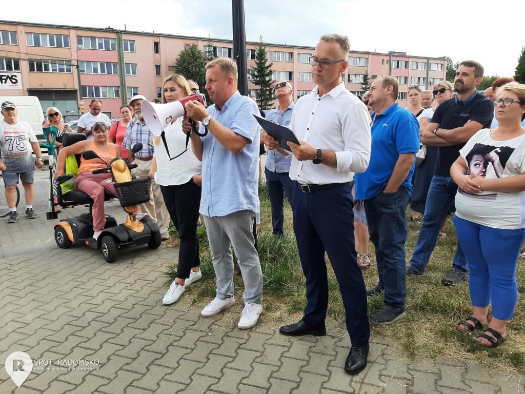 ? Protest mieszkańców Radomska przy ul. Zgoda 14