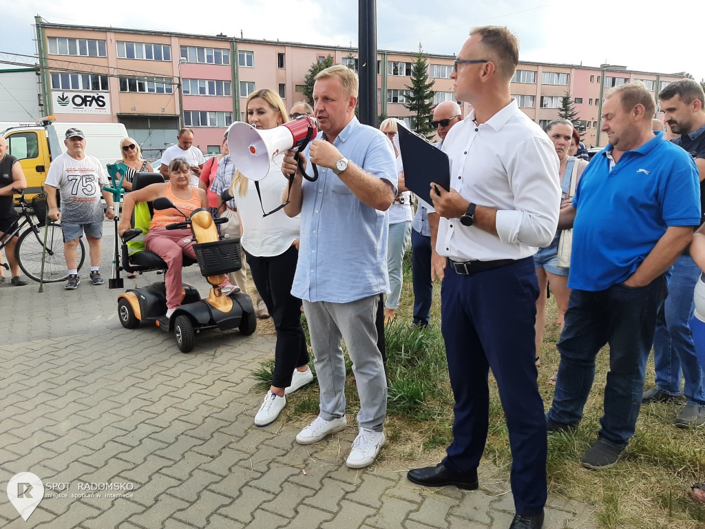 ? Protest mieszkańców Radomska przy ul. Zgoda 14