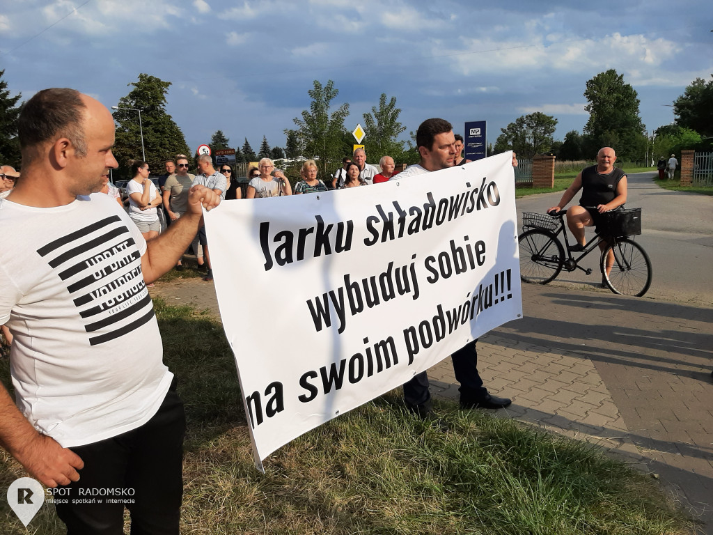 ? Protest mieszkańców Radomska przy ul. Zgoda 14