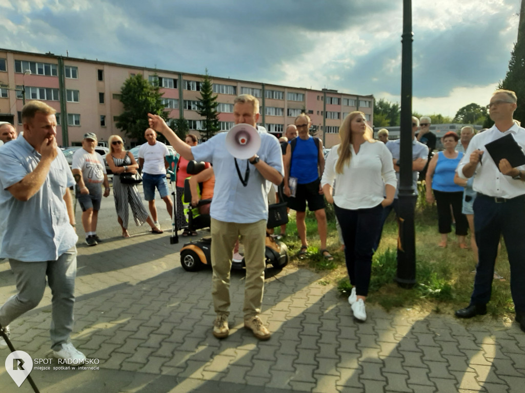 ? Protest mieszkańców Radomska przy ul. Zgoda 14